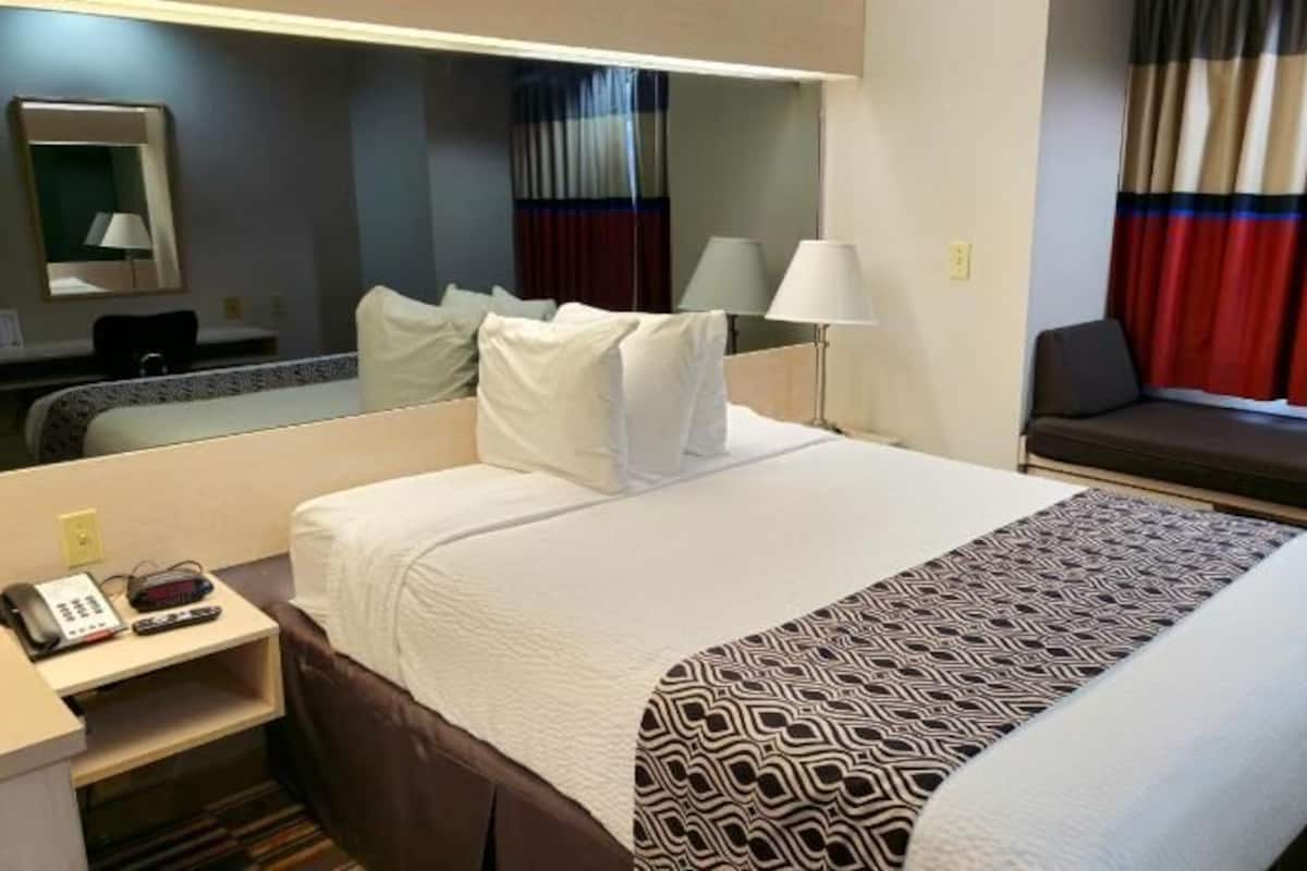 In-room safe, desk, iron/ironing board, free WiFi