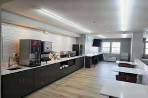 Free daily full breakfast - Microtel Inn & Suites by Wyndham Claremore (Claremore)