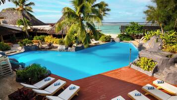 室外游泳池,日光浴躺椅