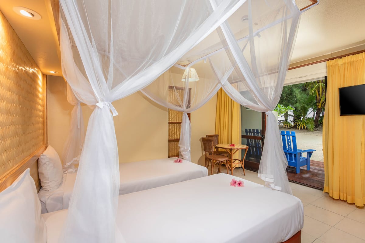 Premium bedding, in-room safe, desk, laptop workspace