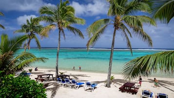 Grand suite, aan het strand | Strand | Aan een privéstrand, wit zand, gratis strandhuisjes, ligstoelen