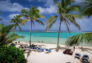 Grand-Suite, Strandnähe | Strand | Privatstrand, weißer Sandstrand, Cabañas (kostenlos), Liegestühle