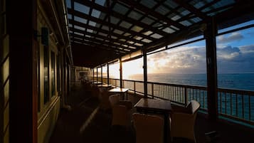 Daily continental breakfast (NZD 28 per person)