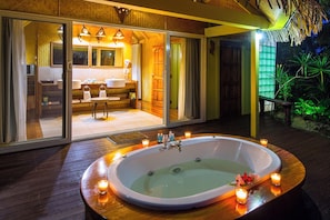Honeymoon Pool & Spa Bungalow | Bồn tắm spa riêng