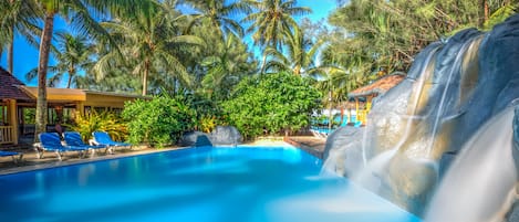 Outdoor pool, sun loungers