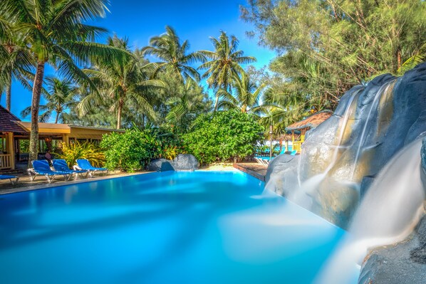 Outdoor pool, pool loungers