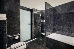 Superior Room, 1 Queen Bed | Minibar, in-room safe, desk, soundproofing - Park Plaza Victoria London (London)