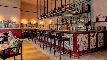 供應早餐、午餐和晚餐,義大利料理