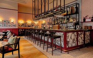 S'hi serveixen esmorzars, dinars, sopars i plats de cuina italiana 