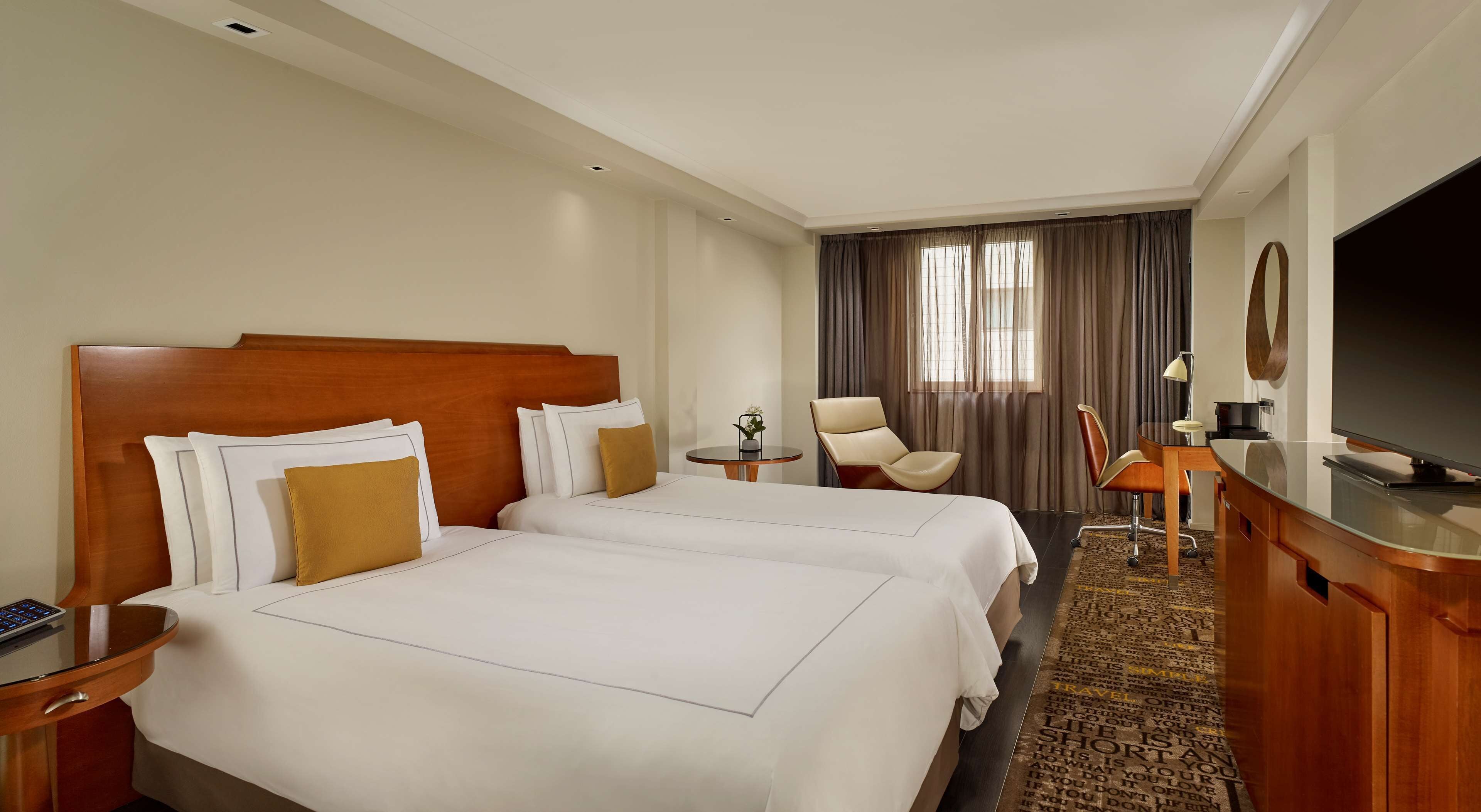 executive room, 2 single beds | minibar, in-room safe, desk, soundproofing
