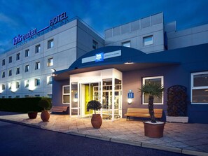 Desk, soundproofing, iron/ironing board, free cots/infant beds