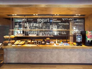 Desayuno buffet diario (EUR 4.95 por persona)