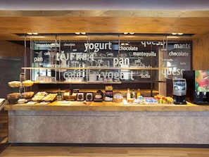 Desayuno buffet diario (EUR 4.95 por persona)