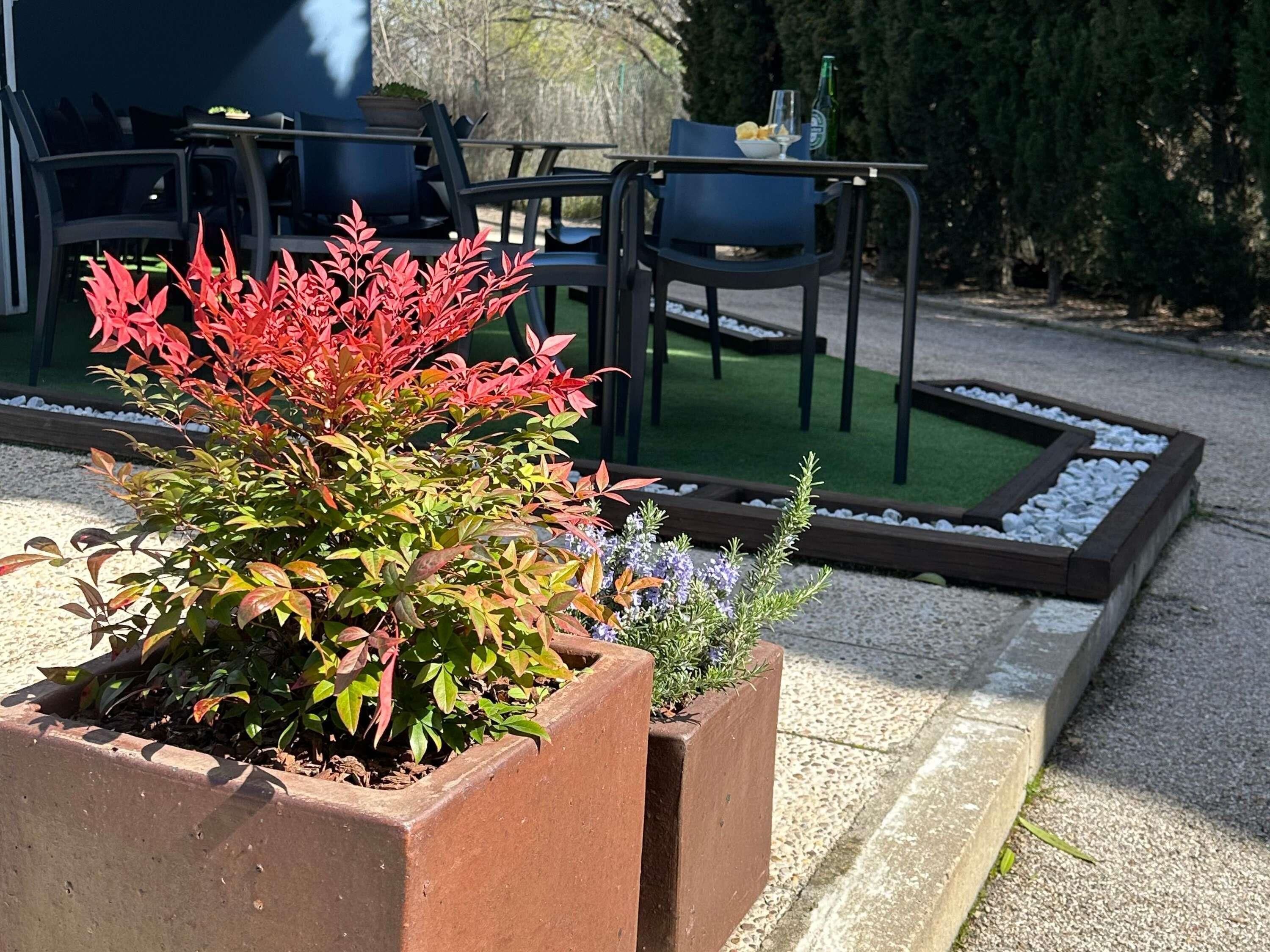 المنشأة من الخارج