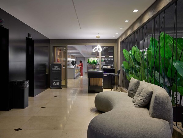 Café da manhã com buffet diário (BRL 88.00 por pessoa) 