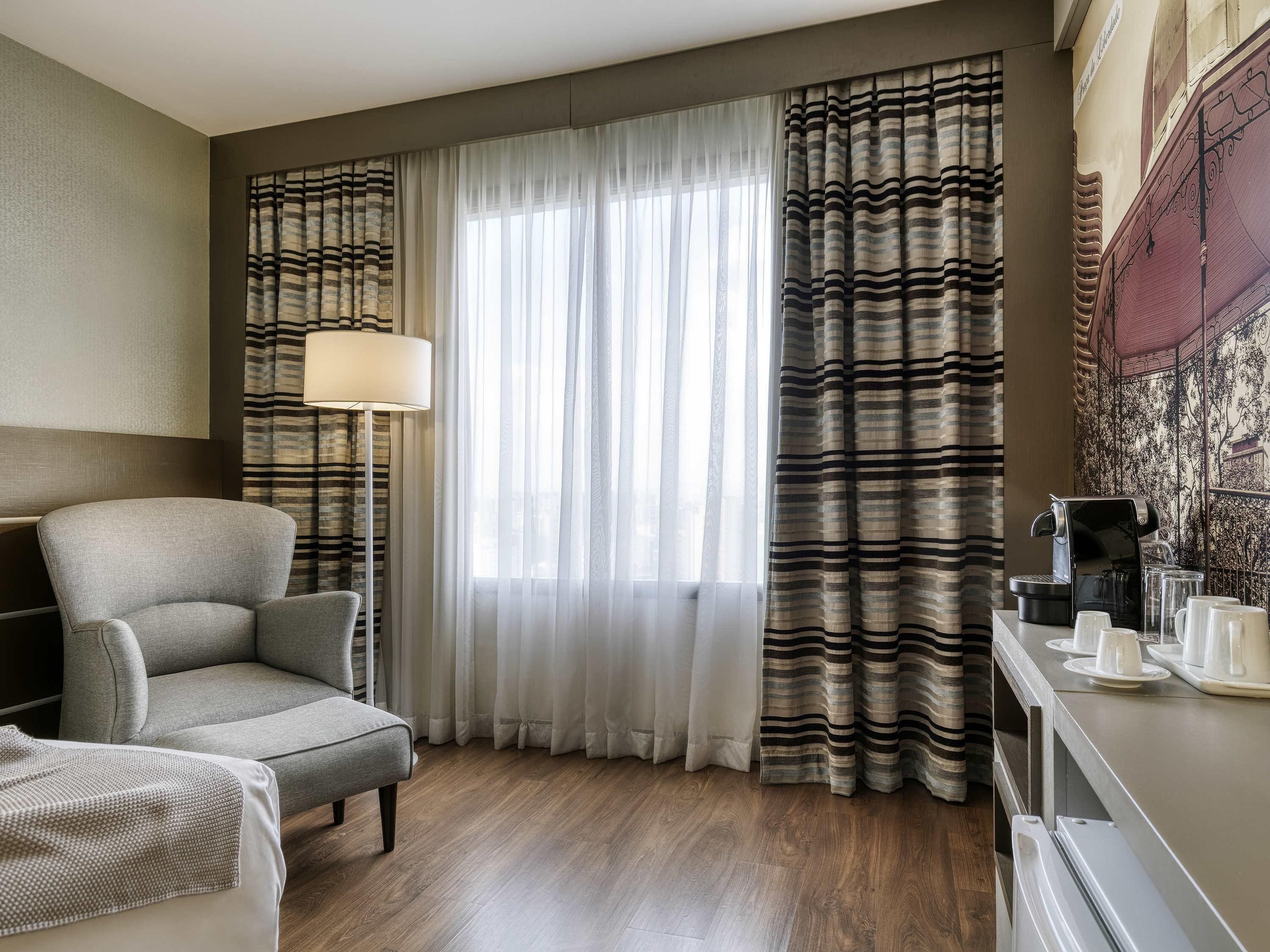 Superior Twin Room, 2 Twin Beds | Minibar, in-room safe, desk, blackout drapes