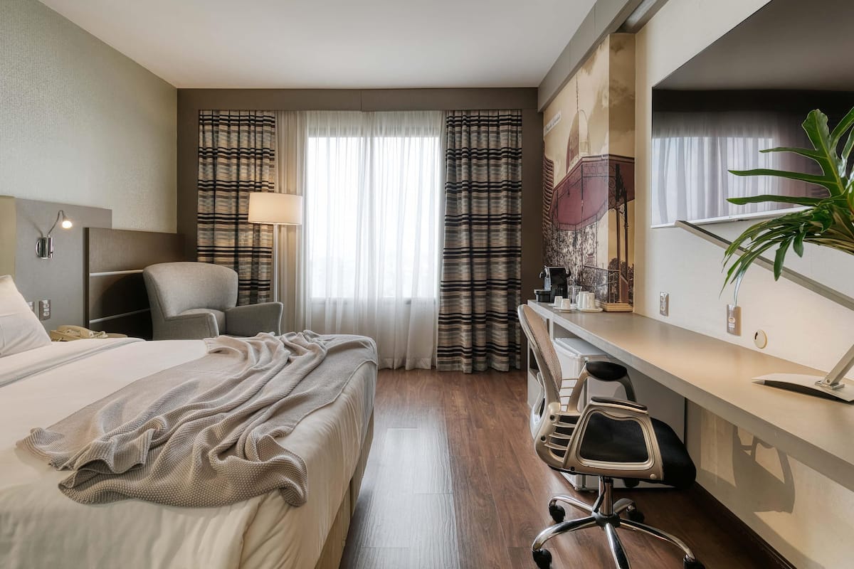 Superior Room, 1 Double Bed | 1 bedroom, minibar, in-room safe, desk