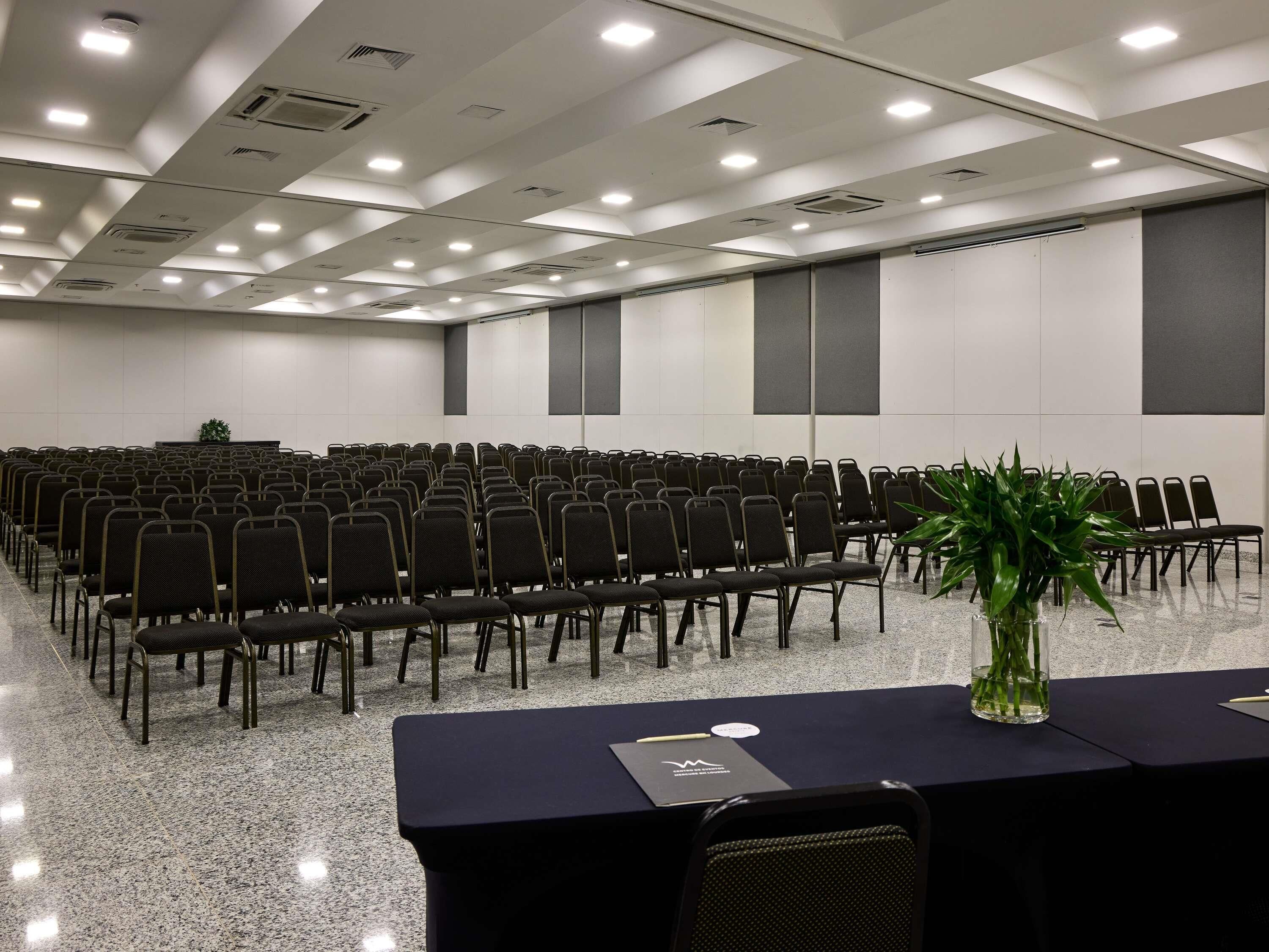 สถานที่จัดงานประชุ  ม