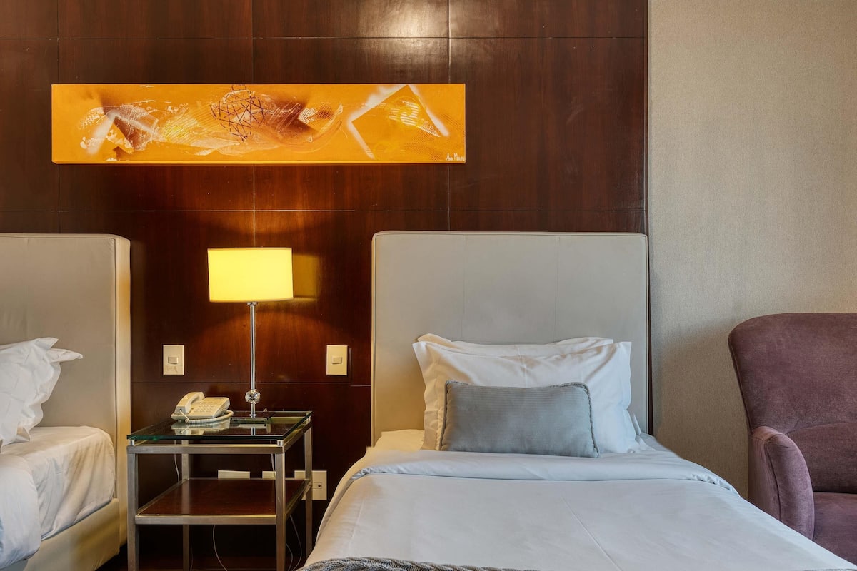 1 chambre, minibar, coffres-forts dans les chambres, bureau