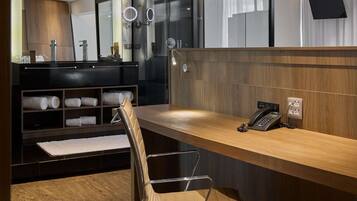 Suite Executive, 1 letto king | Minibar, una cassaforte in camera, postazione laptop, tende oscuranti