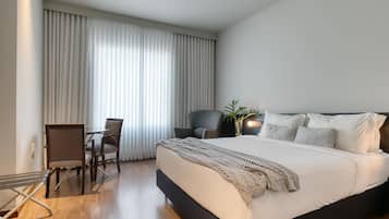 Quarto standard, 1 cama de casal | Frigobar, cofres nos quartos, escrivaninha, cortinas blackout