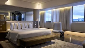 Suite, 1 Double Bed (Master) | Minibar, in-room safe, desk, blackout drapes