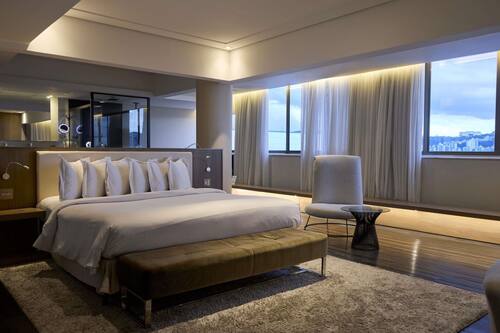 Master Suite with 1 king-size bed | Minibar, in-room safe, laptop workspace, blackout drapes
