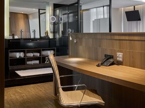 Executive Suite, 1 Double Bed | Minibar, in-room safe, desk, blackout curtains - Mercure Belo Horizonte Lourdes Hotel (Belo Horizonte)