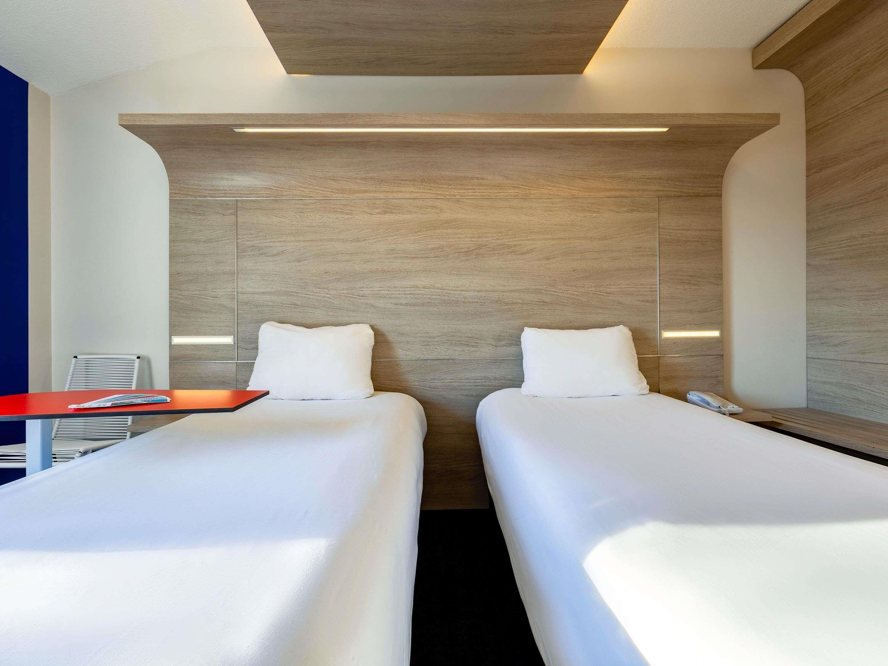 Quarto standard, 2 camas de solteiro | Roupas de cama premium, cortinas blackout, quartos à prova de som