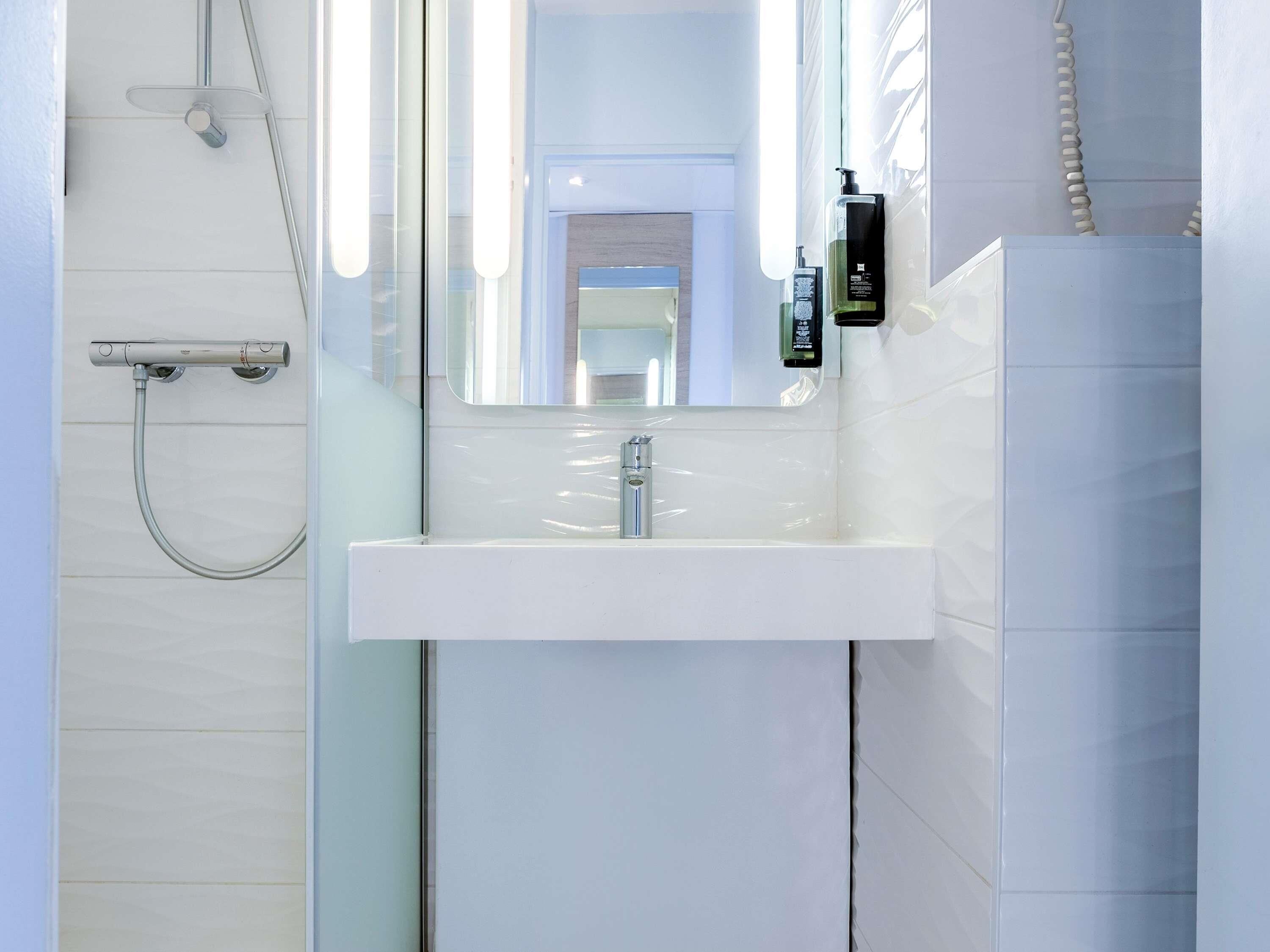 standard room, 2 single beds | premium bedding, blackout curtains, soundproofing, iron/ironing board