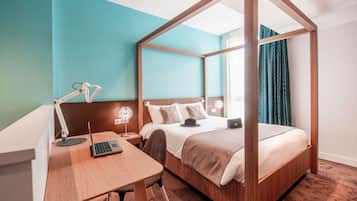 Ylelliset vuodevaatteet, pimennysverhot, äänieristys