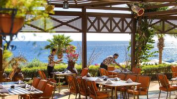 Daily buffet breakfast (USD 20 per person)