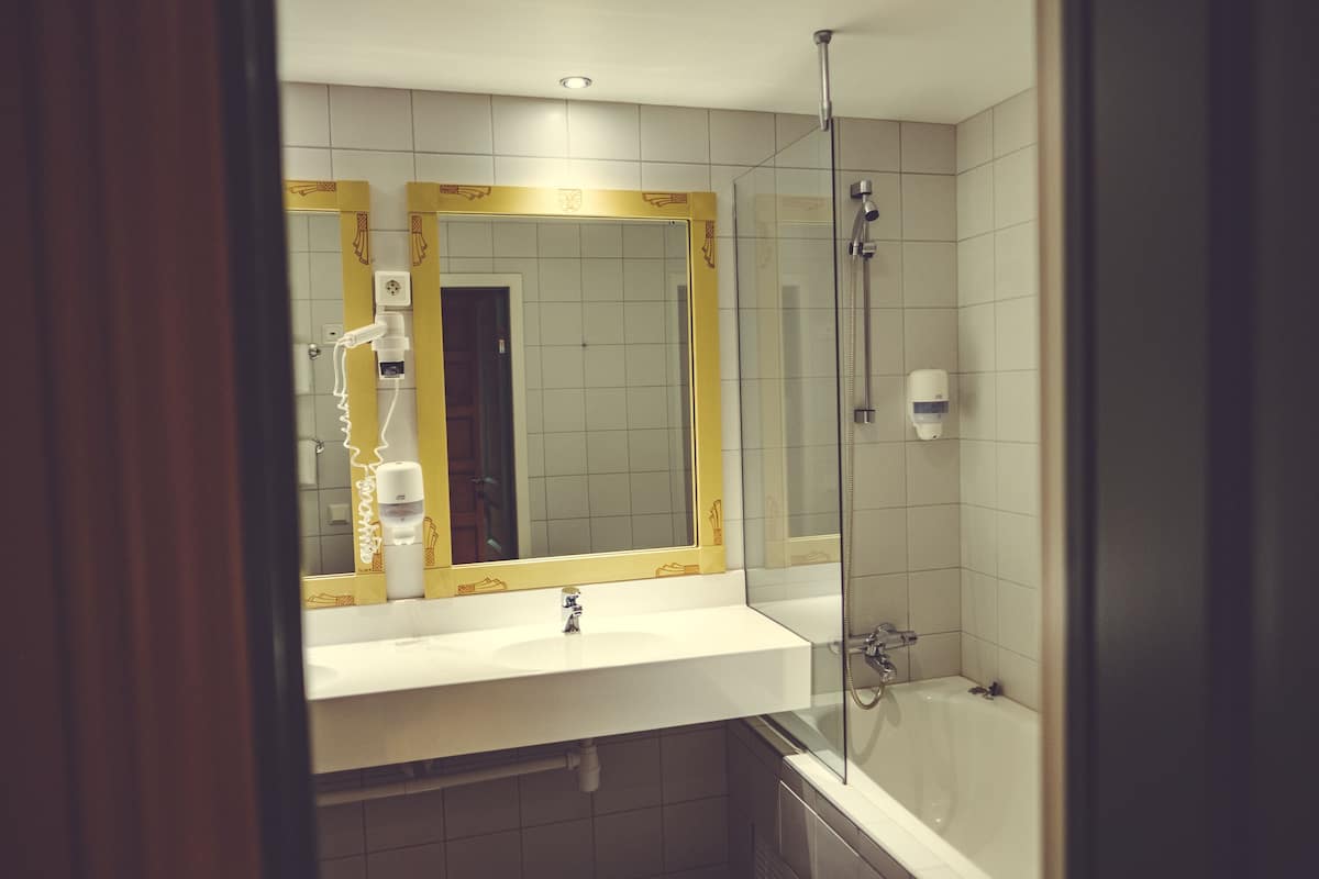 suite | bathroom | free toiletries, hair dryer, towels, soap