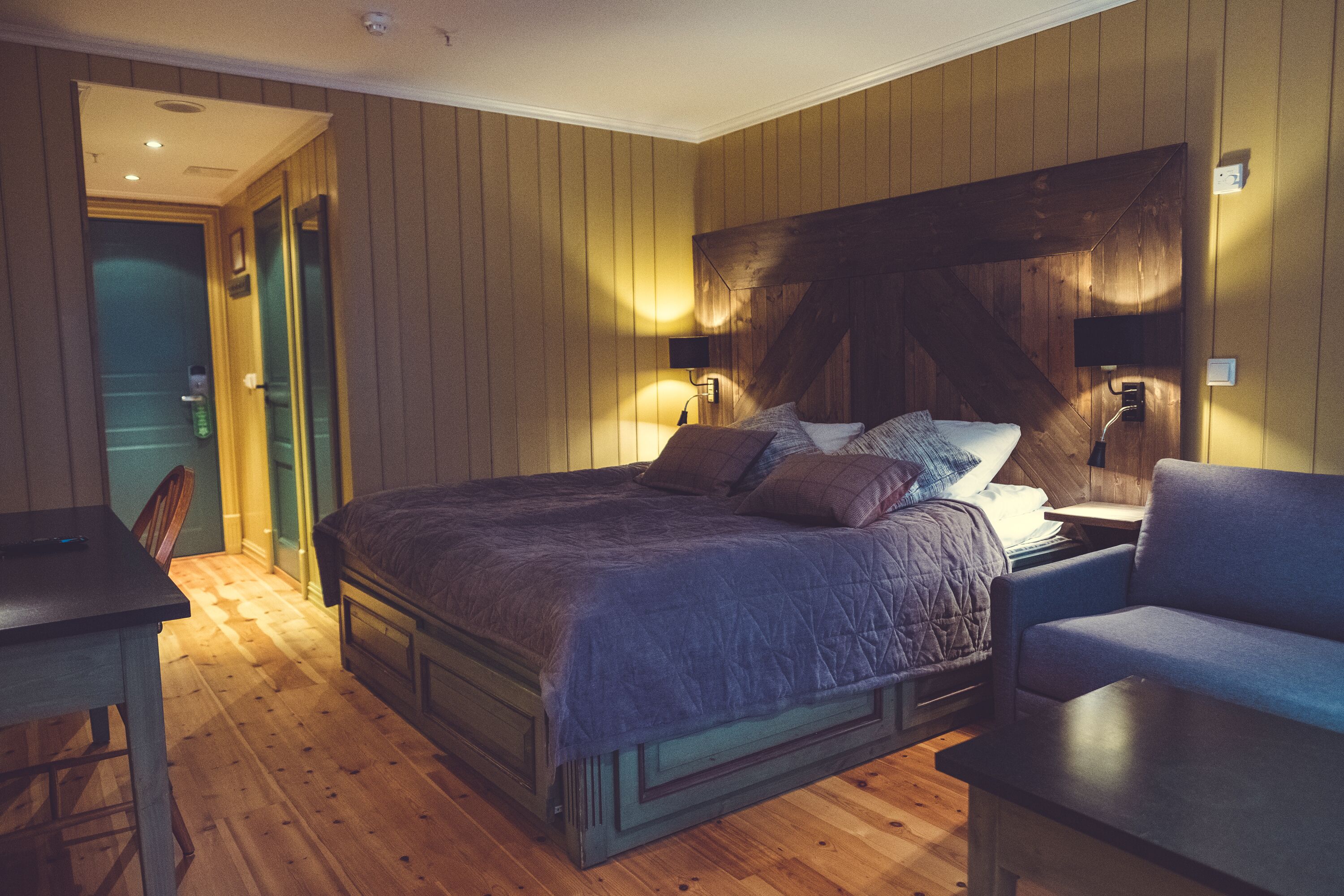 family room (2 adults + 2 children) | desk, blackout curtains, free wifi, bed sheets