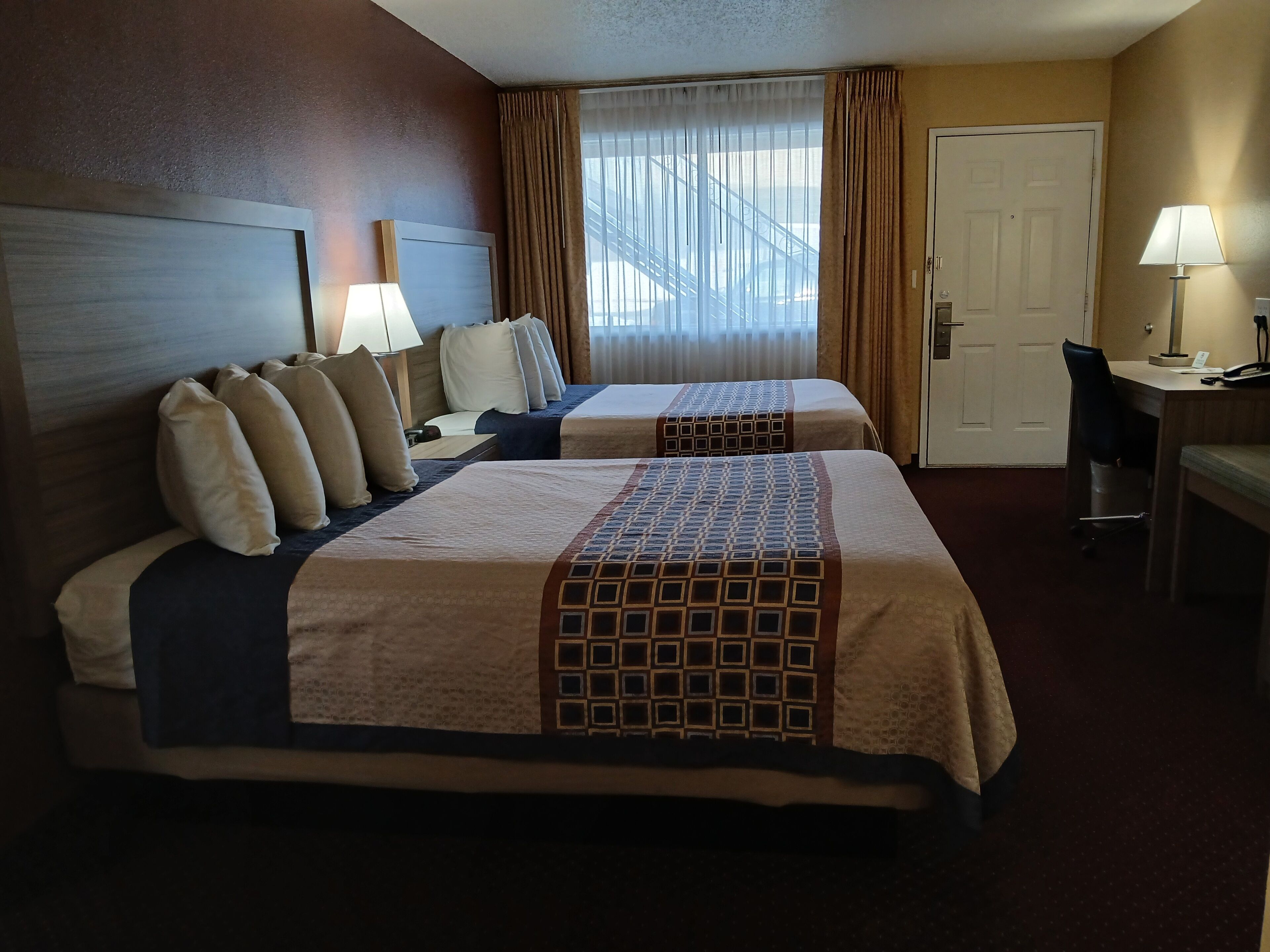 Iron/ironing board, free WiFi, bed sheets, alarm clocks