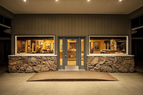 Property entrance. Three Rivers Inn