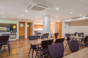 Breakfast area - Quality Hotel Hampstead (London)