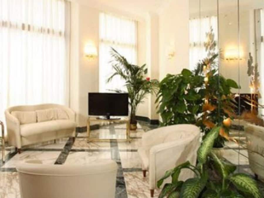 Área de estar no saguão