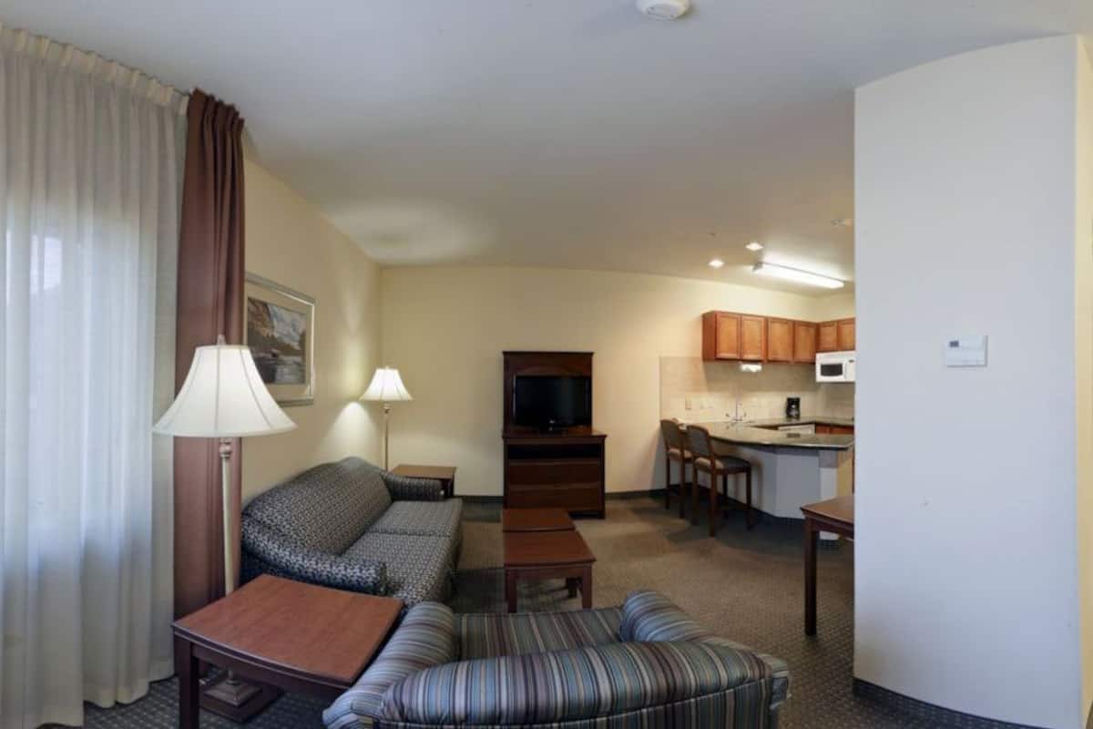 27-inch flat-screen tv with cable channels, tv