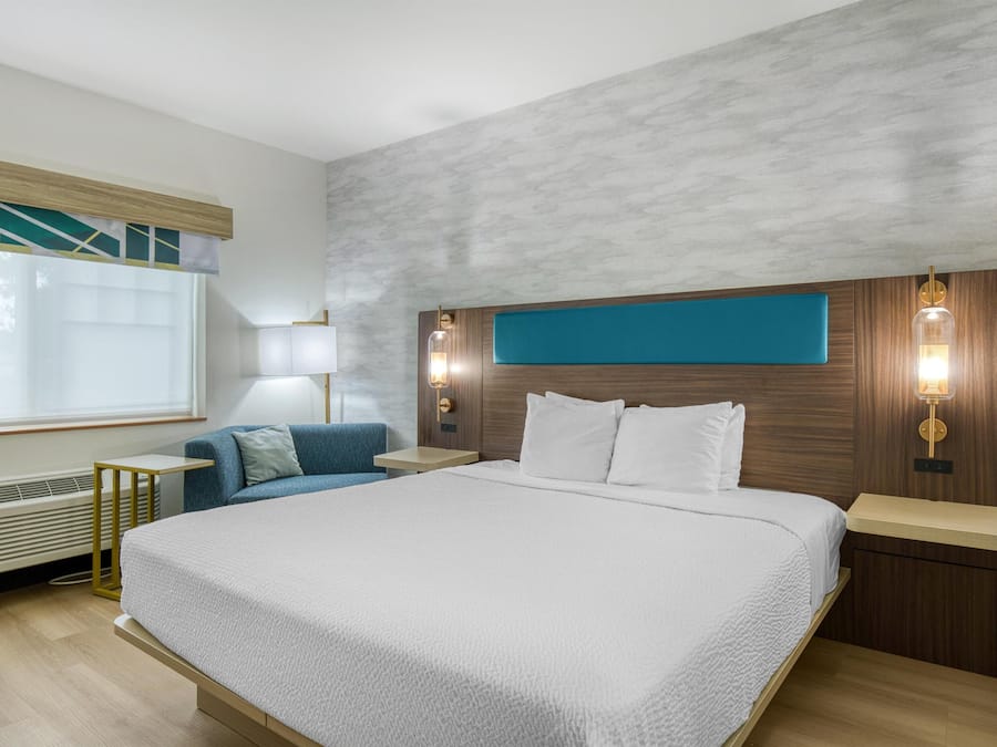 Standard Room, 1 Queen Bed, Accessible, Bathtub