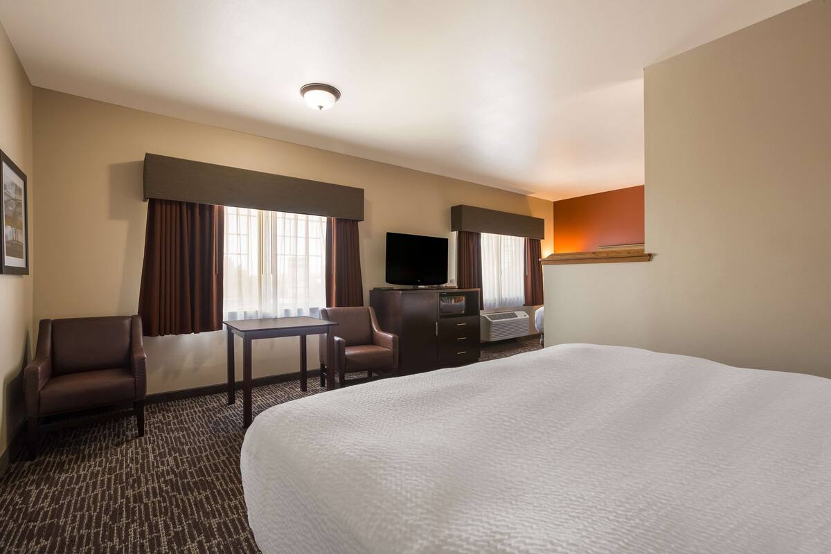 desk, laptop workspace, iron/ironing board, wifi