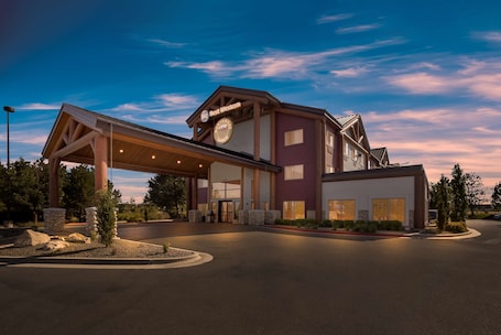 Exterior. Best Western Northwest Lodge