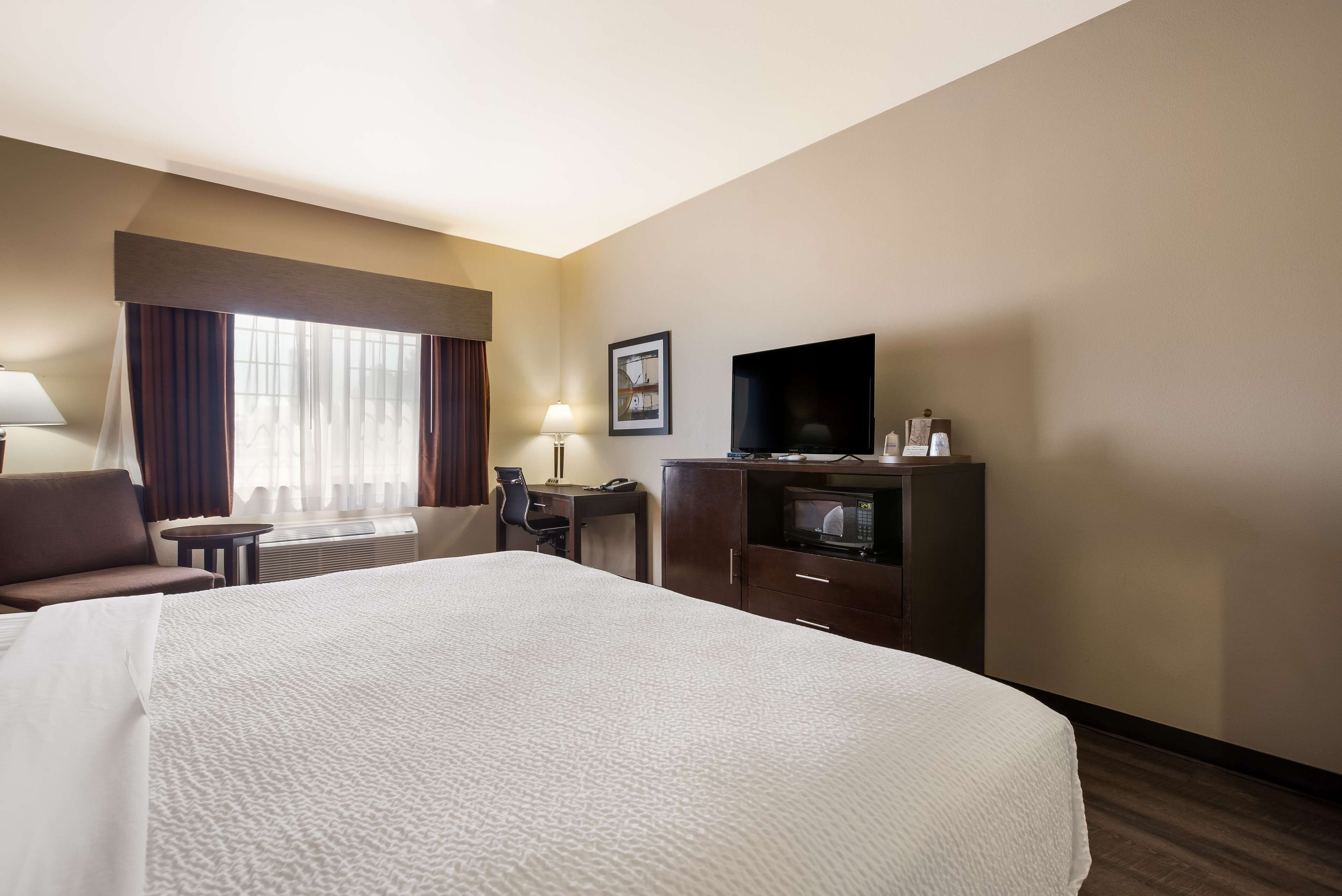 desk, laptop workspace, iron/ironing board, wifi