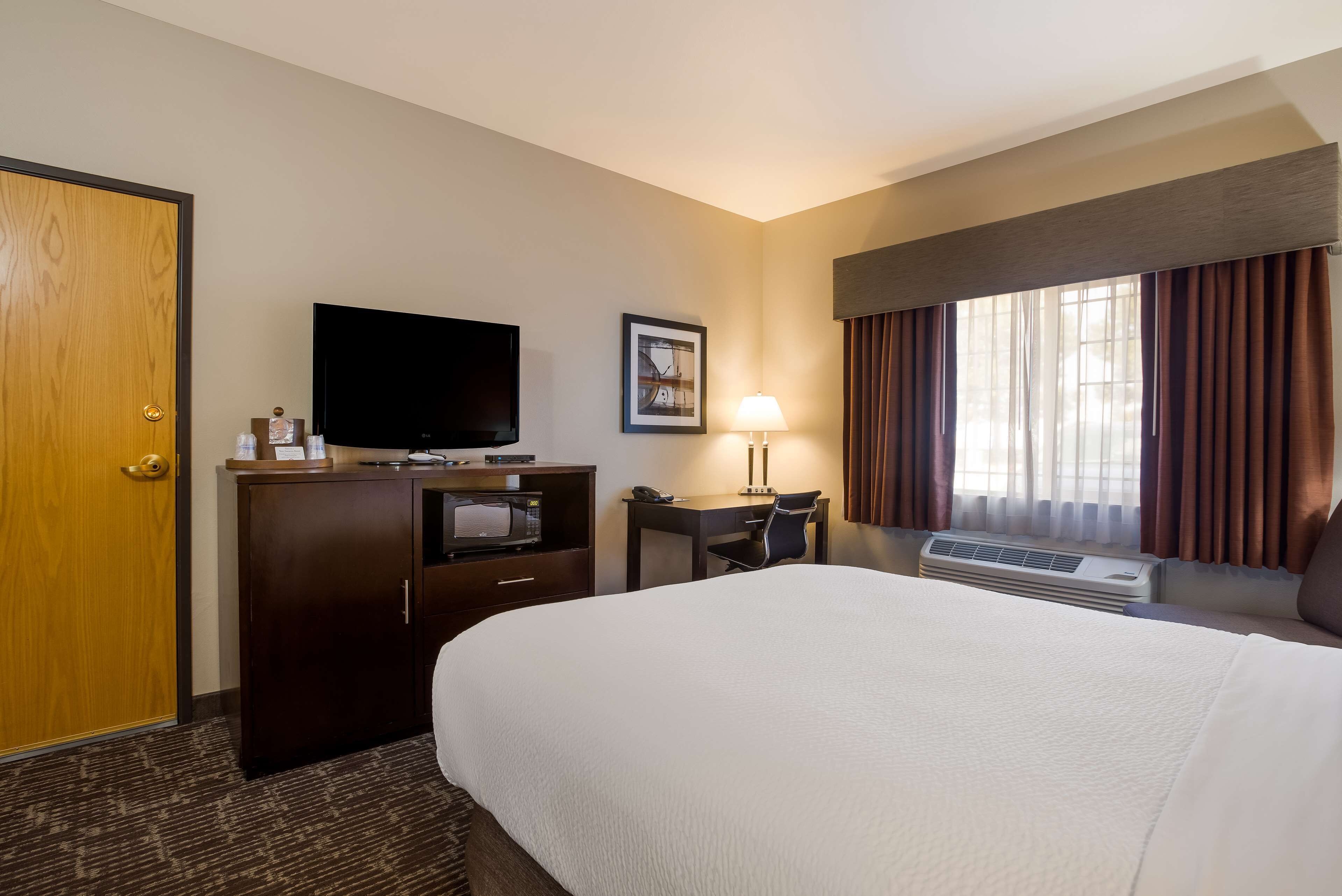 desk, laptop workspace, iron/ironing board, wifi