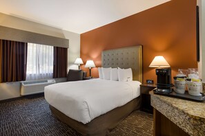 Escritorio y espacio para trabajar con laptop 