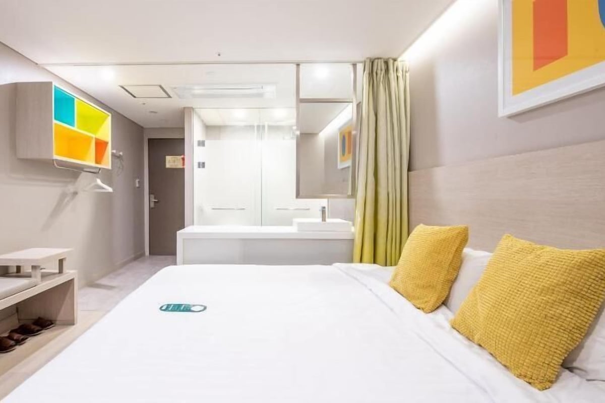 In-room safe, desk, blackout drapes, WiFi (free)