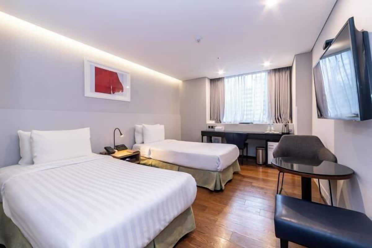 In-room safe, individually furnished, desk, blackout curtains