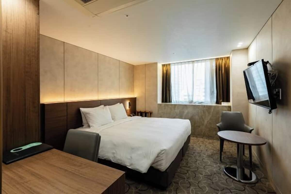 In-room safe, individually furnished, desk, blackout curtains