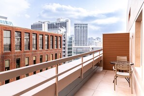 Premium Family Suite With Loft 1602 | Teras/patio