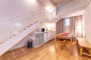 1 bedroom, in-room safe, individually furnished, desk